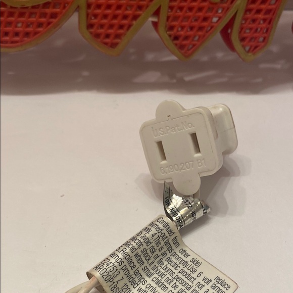 Vintage Red and Green Season's Greetings Sign - Picture 3 of 10